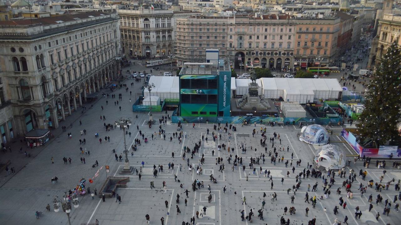 Crowd in a city square seen from above
